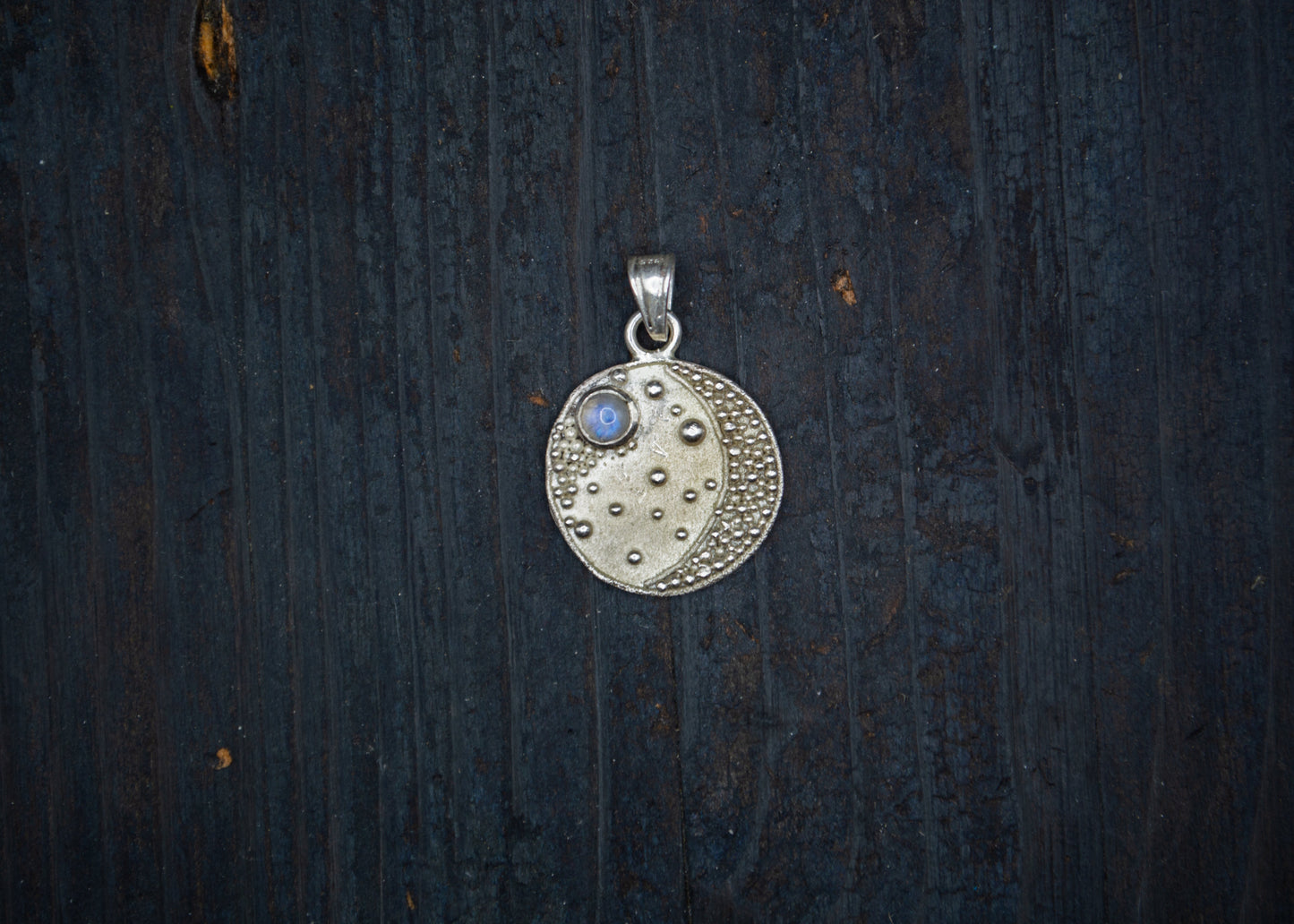 Silver pendant with filigree, granulation and moonstone