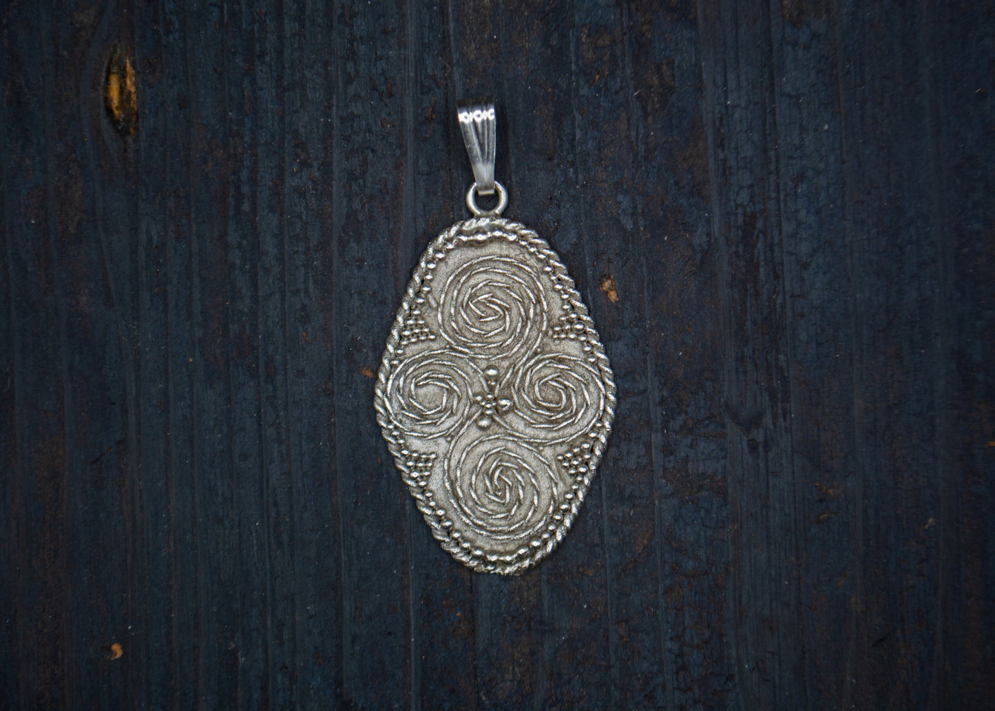 Silver pendant with filigree and granulation