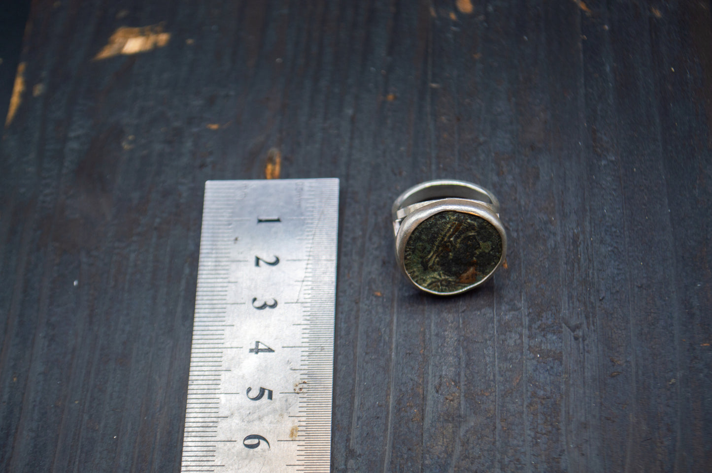 Hõbedast sõrmus Vana-Rooma mündiga