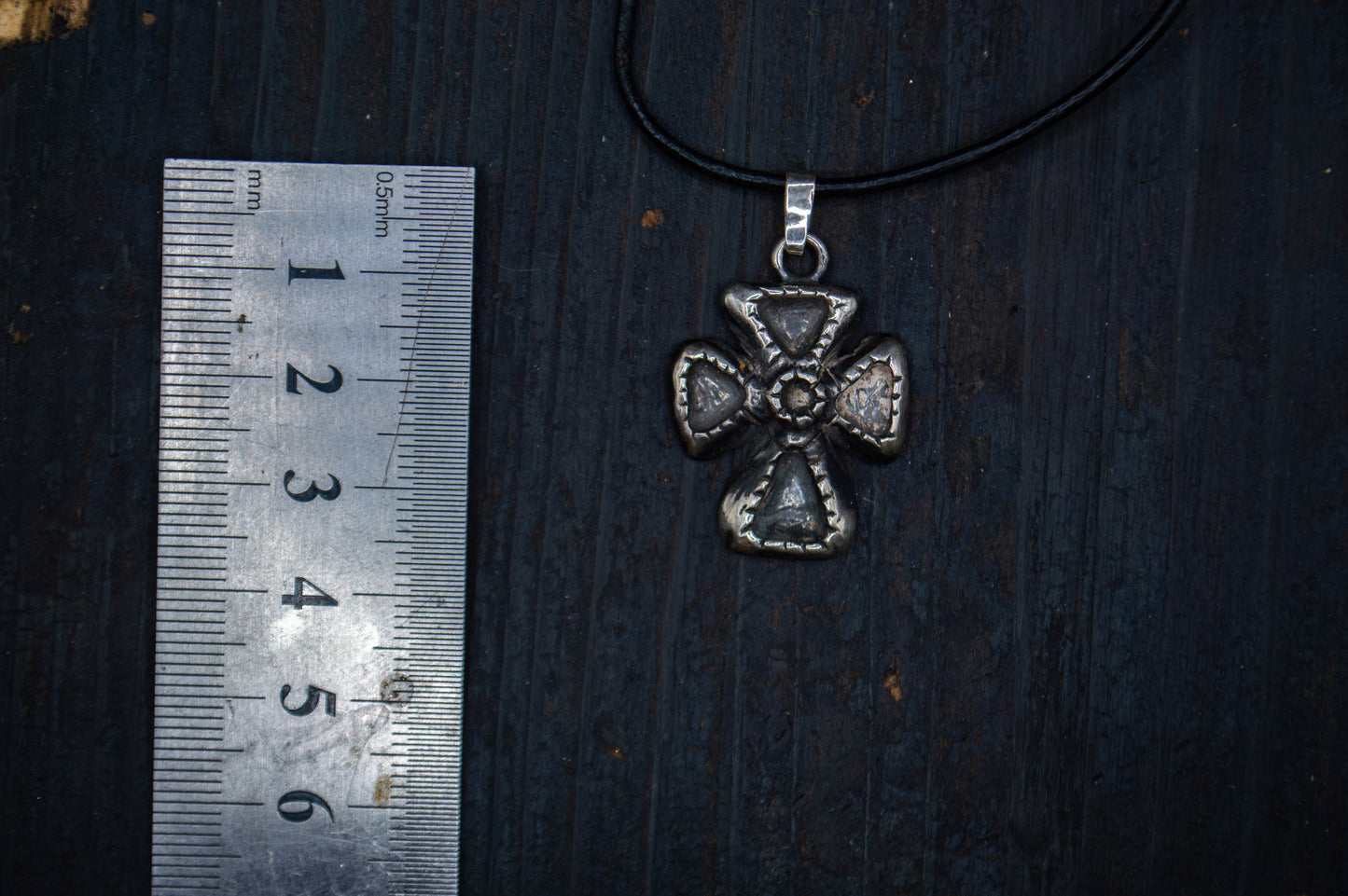 Hõbedast ristiga ripats