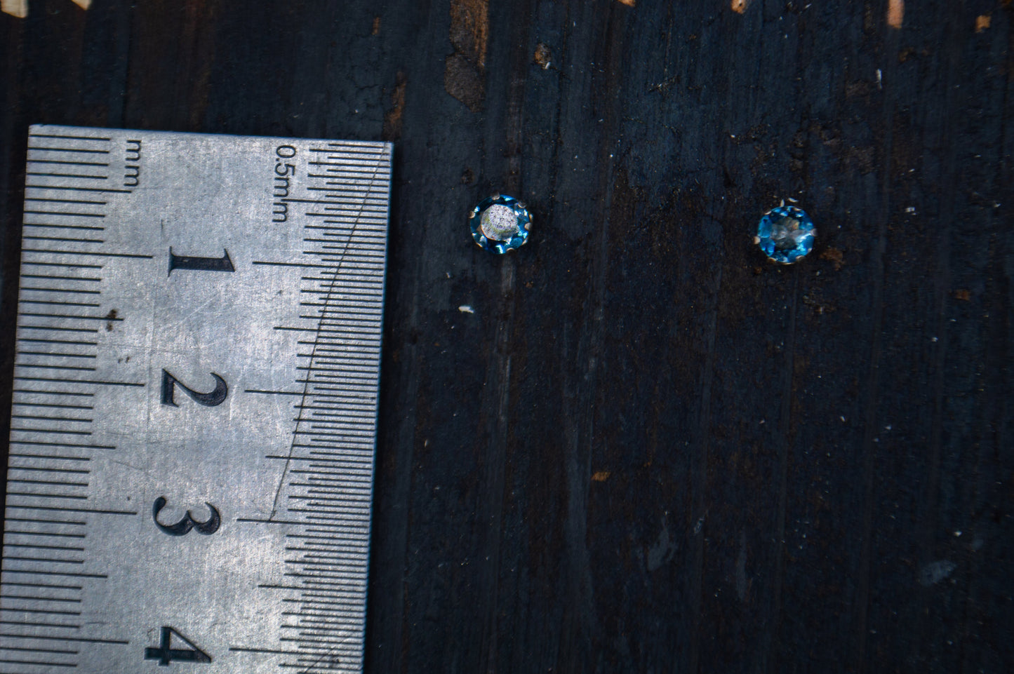 Hõbedast kõrvarõngad siniste topaasidega