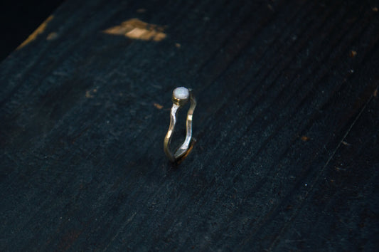 Hõbedast sõrmus opaaliga