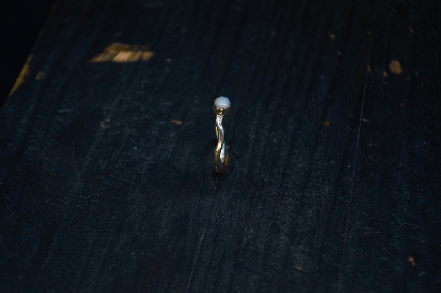 Hõbedast sõrmus opaaliga