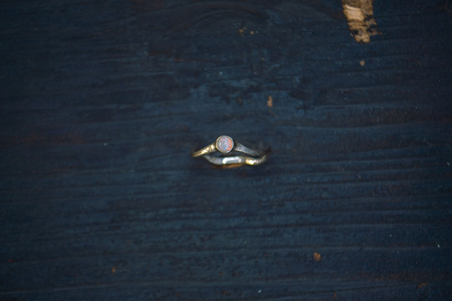 Hõbedast sõrmus opaaliga