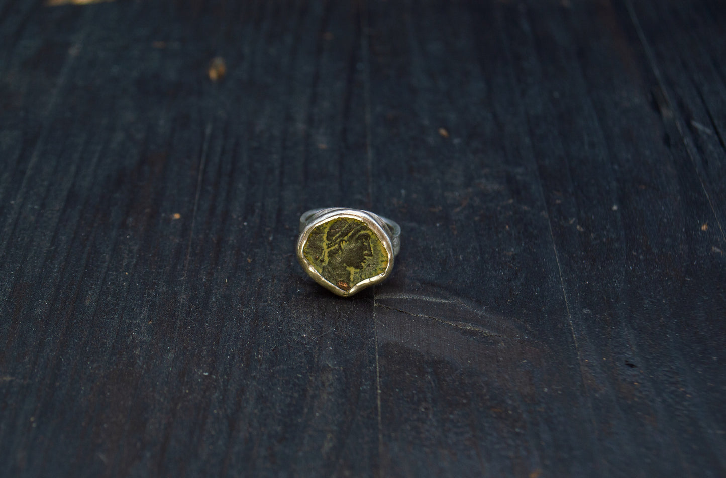 Hõbedast sõrmus Vana-Rooma mündiga