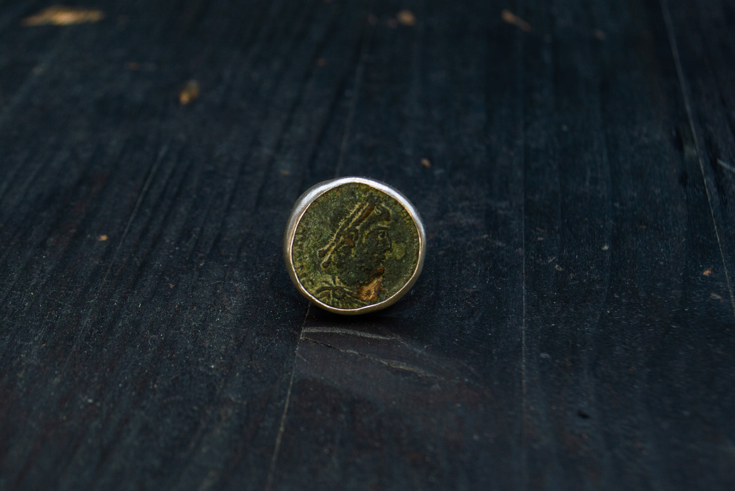 Hõbedast sõrmus Vana-Rooma mündiga