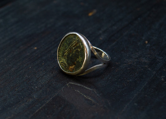 Hõbedast sõrmus Vana-Rooma mündiga