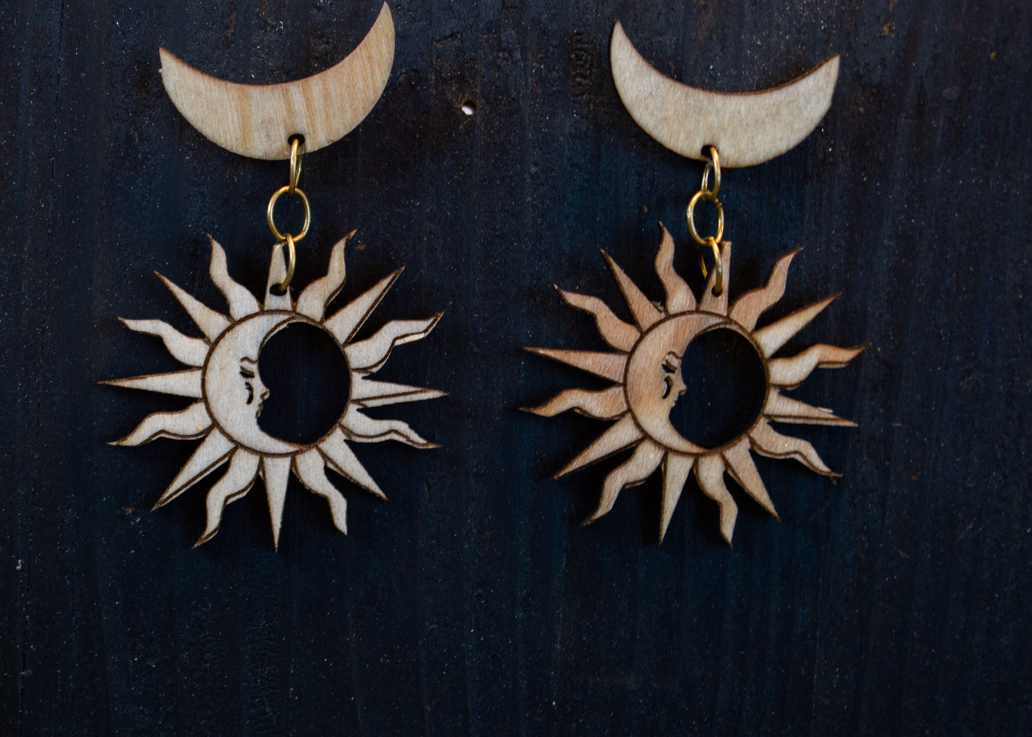 Small wood earrings with sun and moon motif