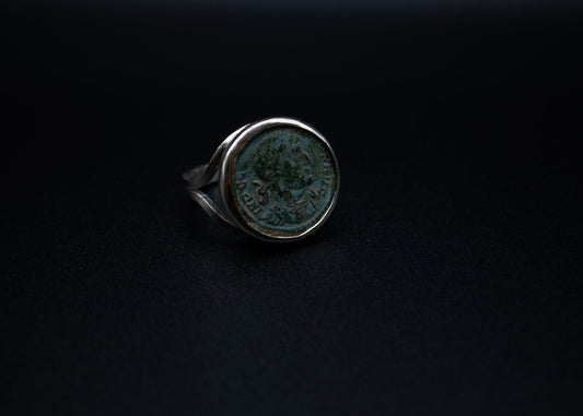 Hõbedast sõrmus Vana-Rooma mündiga