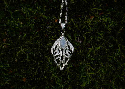 Silver pendant with moonstone and moss motif
