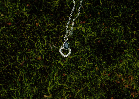 Silver pendant with moss agathe