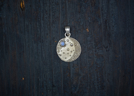 Silver pendant with filigree, granulation and moonstone
