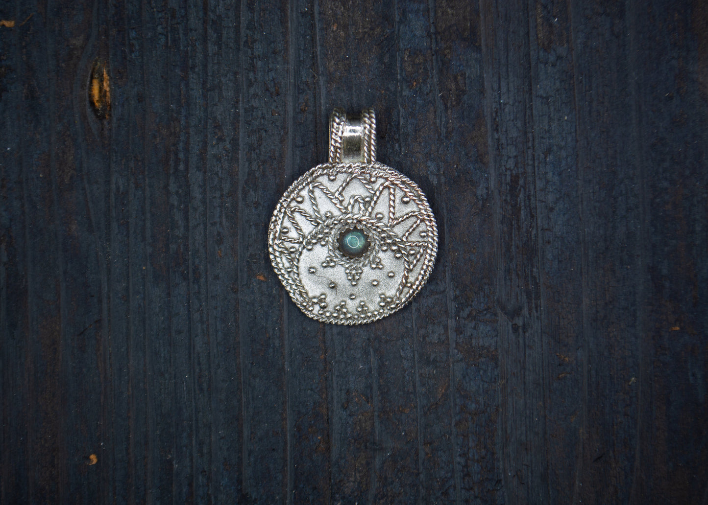 Silver pendant with filigree, granulation and labradorite