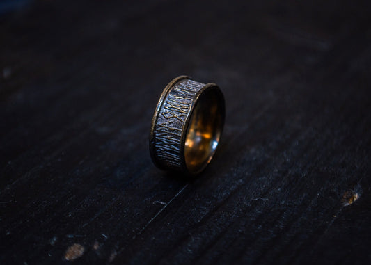 Messingist sõrmus viikingiruunidega