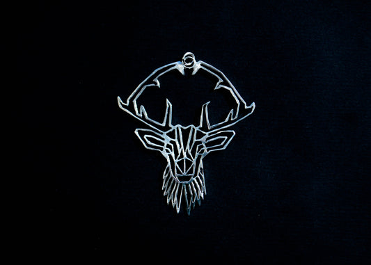 Geomeetriline hõbedast ripats hirvega