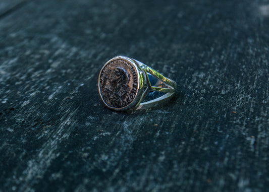 Hõbedast sõrmus Vana-Rooma mündiga