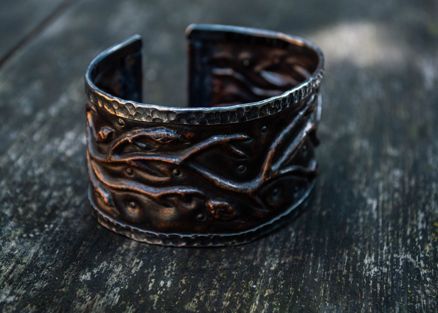 Vasest ja hõbedast ainulaadne käevõru