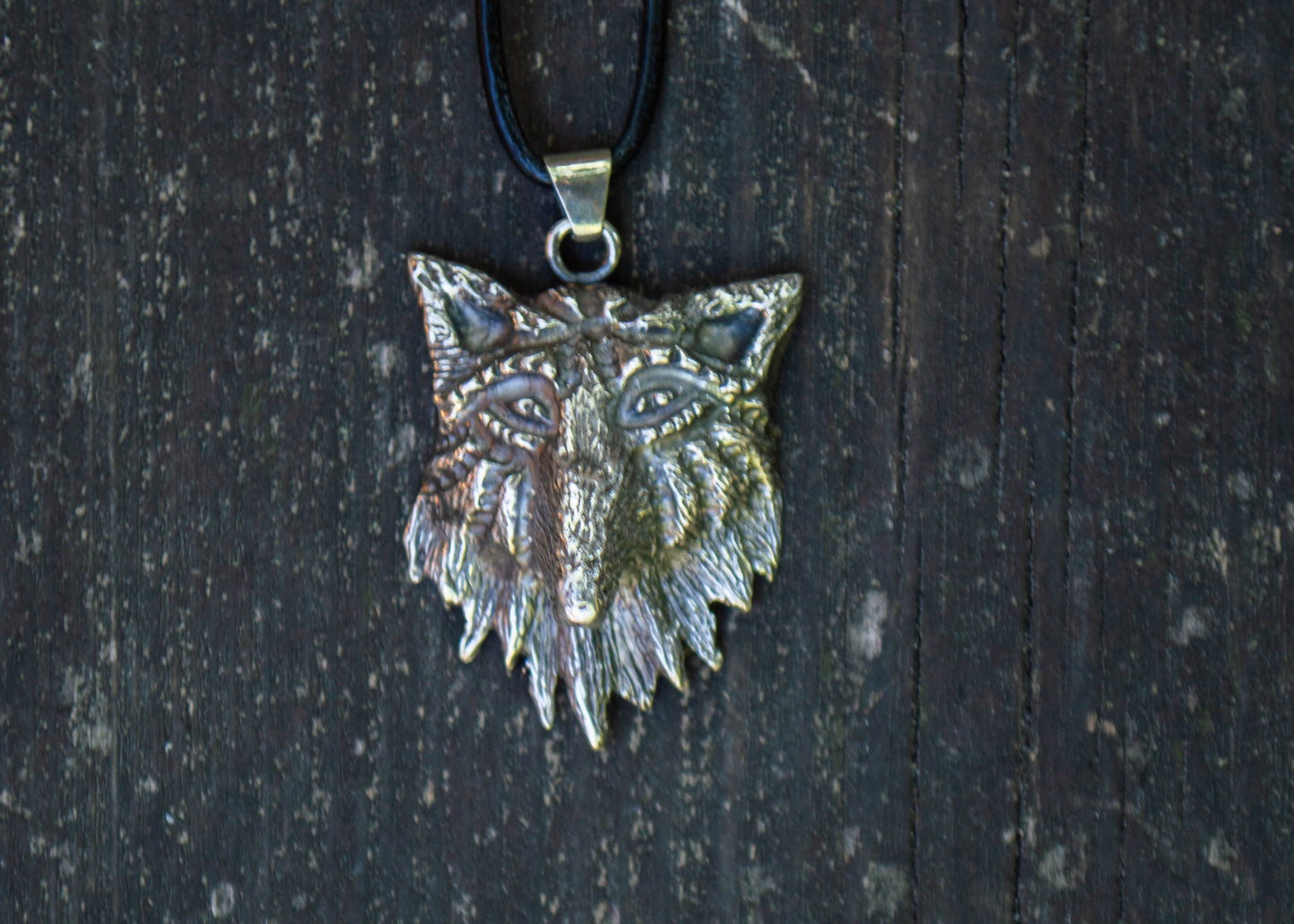 Silver pendant with a wolf motif